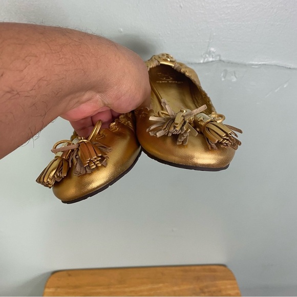 Tory Burch Gold Metallic Tassel Leather Ballet Flats Sz 7.5 - Picture 2 of 5